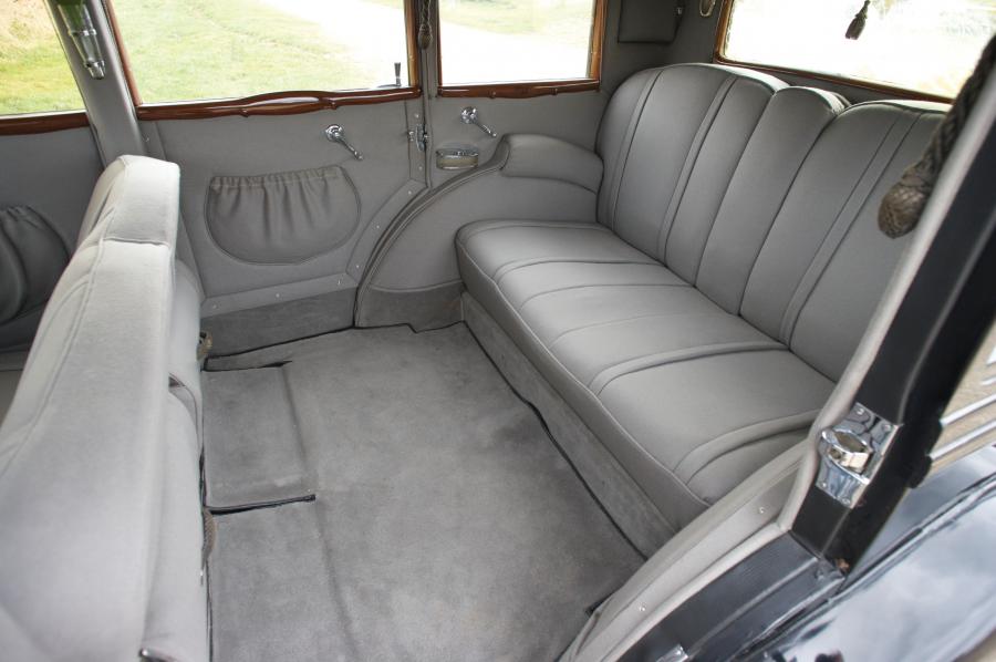 Lancia Astura Limousine 1932 года  (фото 8 из 17)